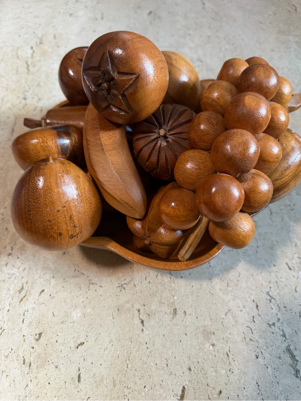 Leilani Monkey Pod MCM Wooden Hand Carved Tropical Fruits with Bowl 17 Pieces